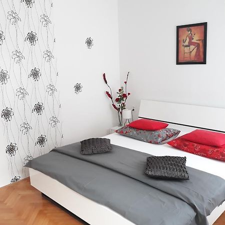 Rooms Miletic Near The Palace Split Exterior photo